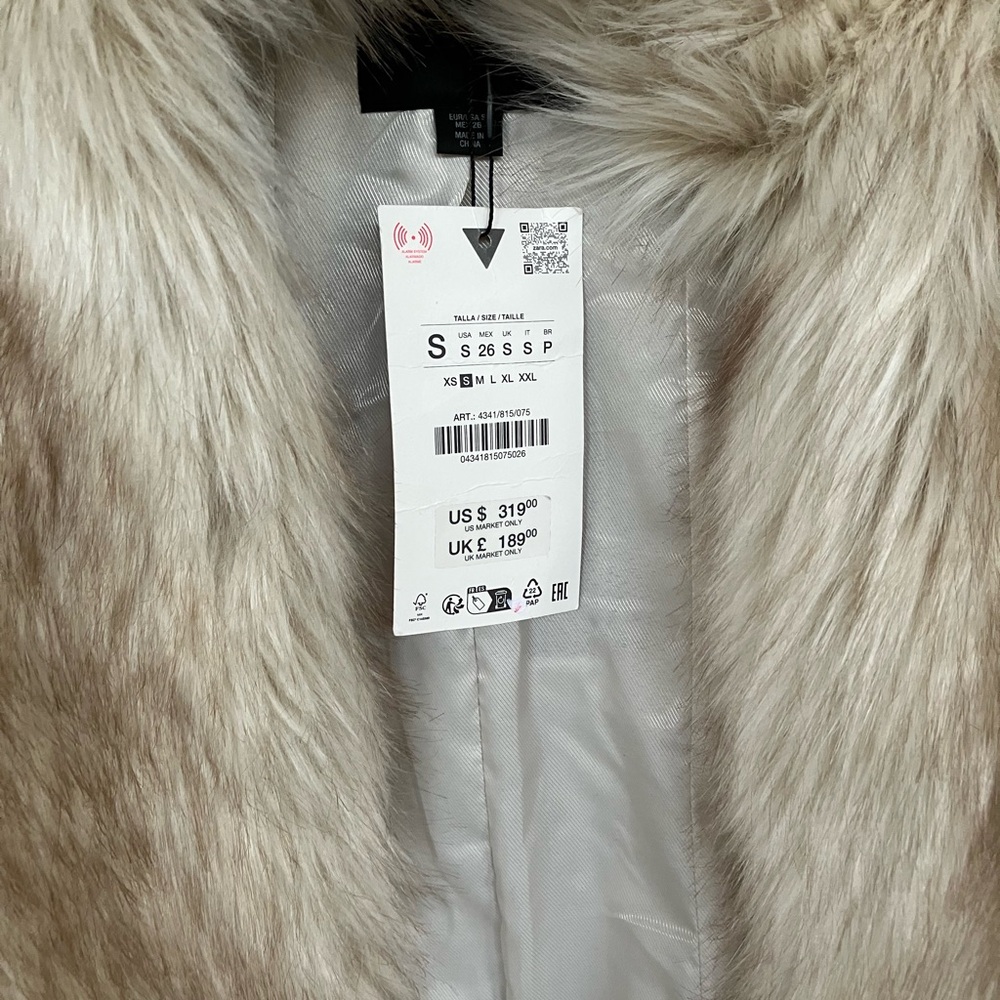 Zara FAUX FUR COAT WITH PADDED SHOULDERS - Picture 7 of 8